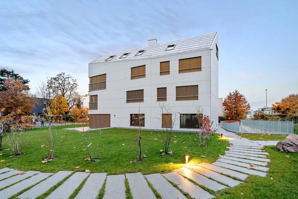 Modern apartment with spacious garden seating area in Männedorf