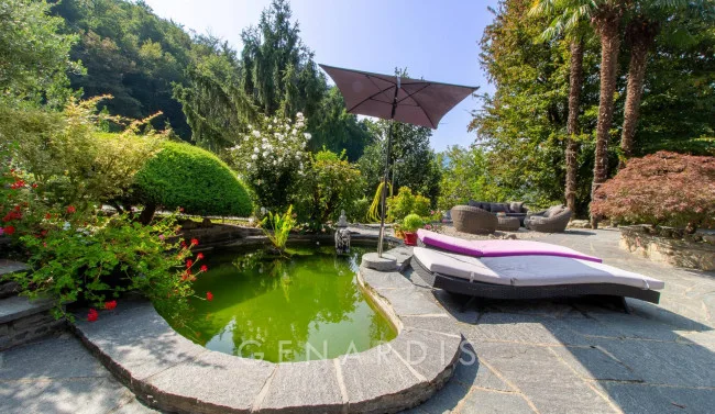 Rare opportunity - Uni/bifamily house with pool, land and privacy
