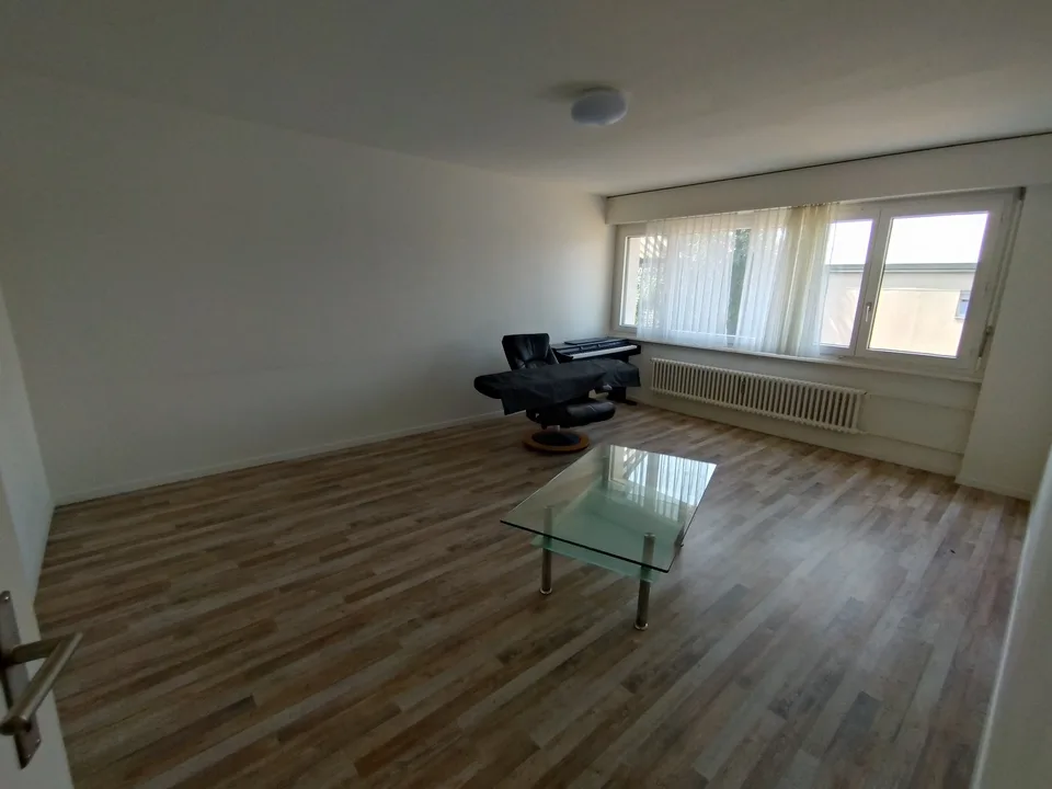 Schöne 2.5 Zimmer Wohnung in Waldnähe