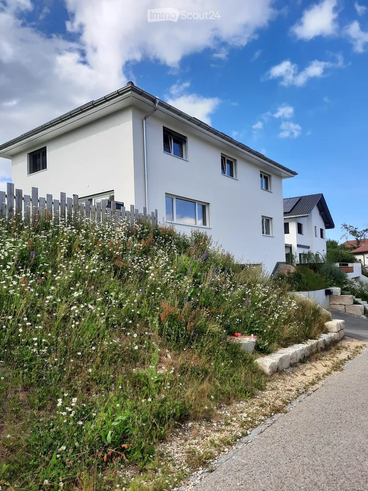 Villa individuale nuova di 7,5 locali a Lajoux – Confort moderno e ambiente pacifico