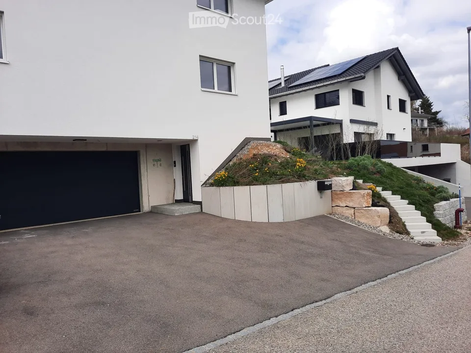 Villa individuale nuova di 7,5 locali a Lajoux – Confort moderno e ambiente pacifico