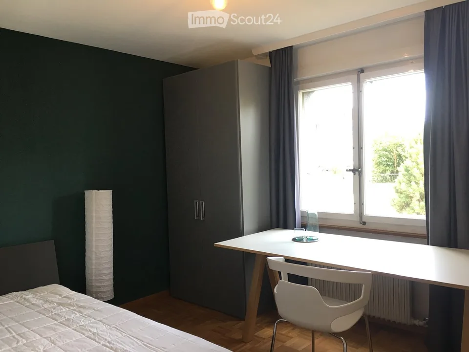 Camere arredate in una casa condivisa di studenti rinnovata e vicina alla città