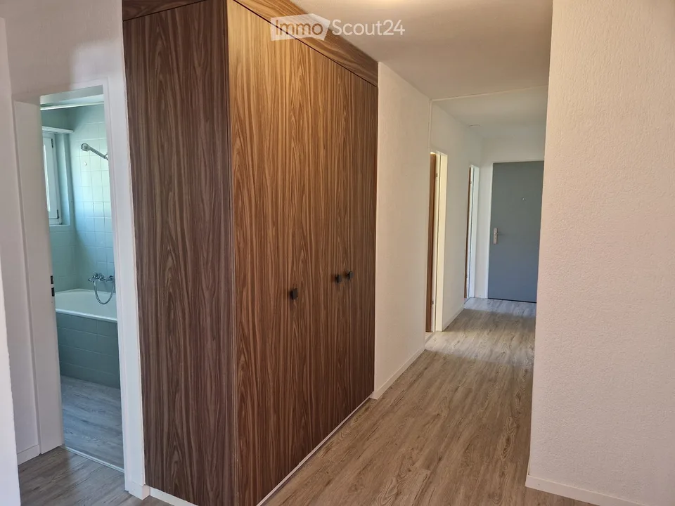 Charmante 4.5-Zimmer-Wohnung mit Balkon und schöner Aussicht in Leubringen