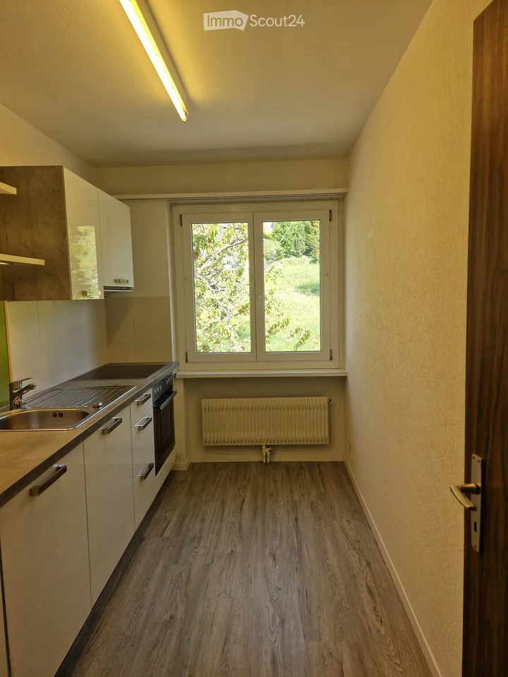 Charmante 4.5-Zimmer-Wohnung mit Balkon und schöner Aussicht in Leubringen