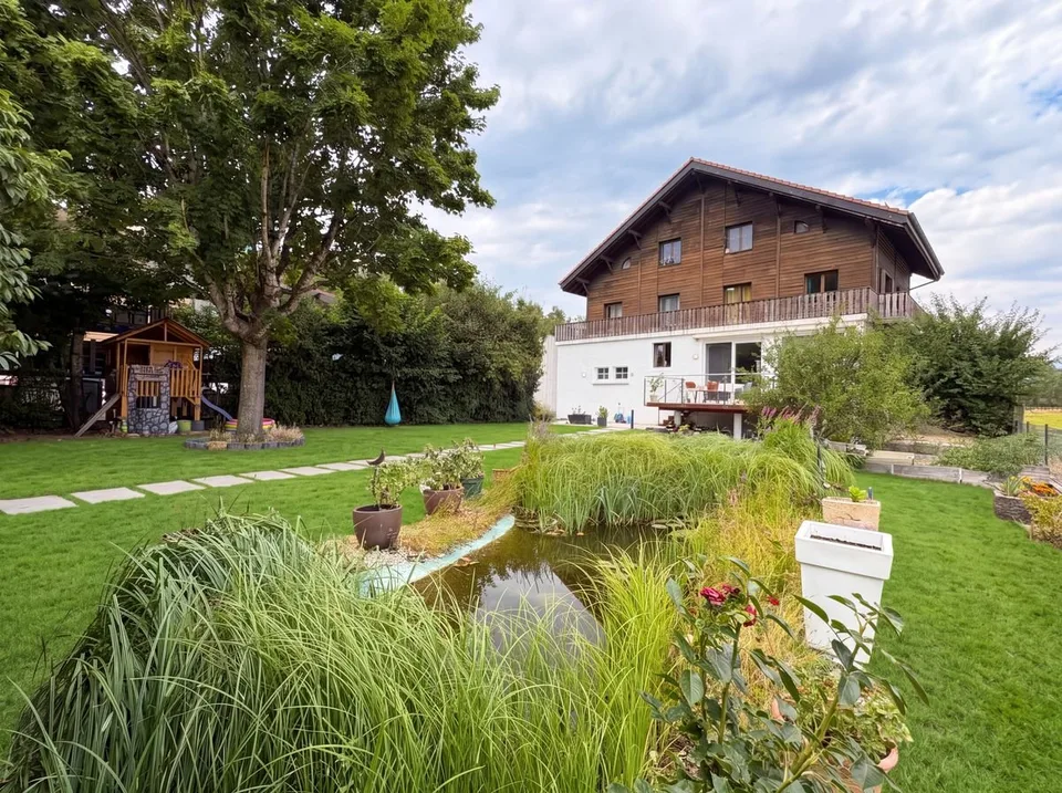 Maison à vendre à Grancy -  8.5 pièces, 360 m2 , en bordure de zone agricole.