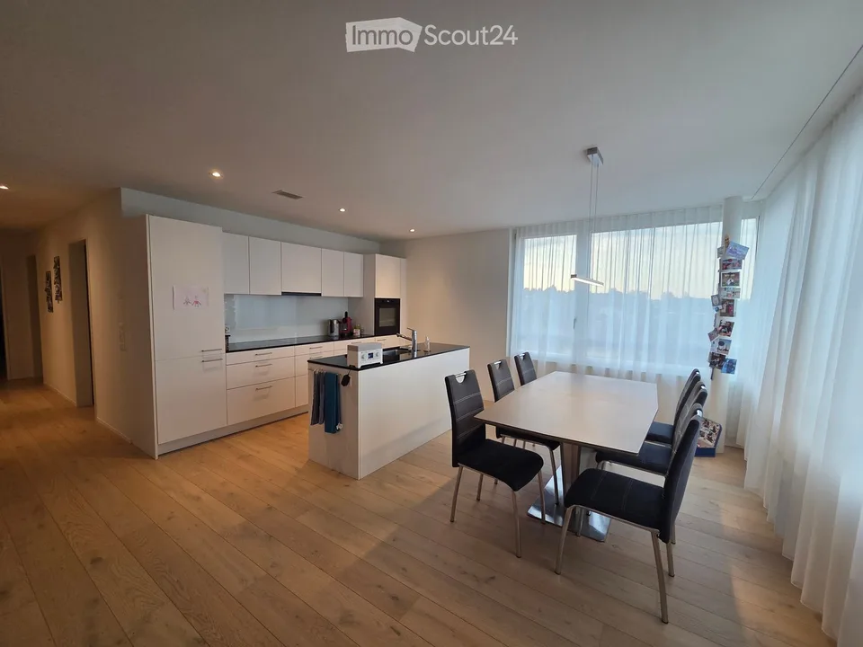 Helle 4.5-Zimmer-Wohnung mit Balkon und schöner Aussicht in Merenschwand