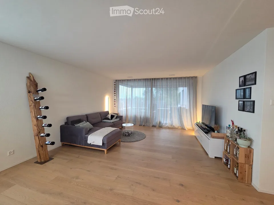 Appartement lumineux 4.5 pièces avec balcon et belle vue à Merenschwand