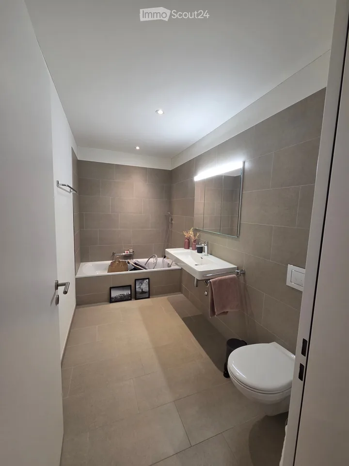 Appartement lumineux 4.5 pièces avec balcon et belle vue à Merenschwand