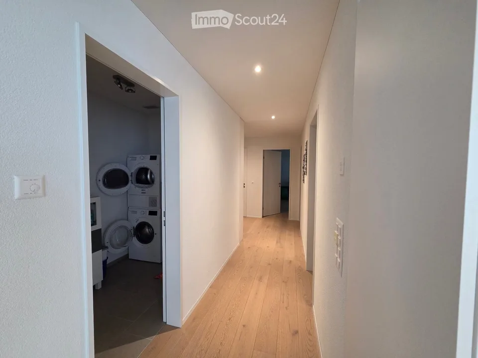Appartement lumineux 4.5 pièces avec balcon et belle vue à Merenschwand