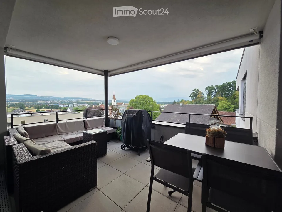 Appartement lumineux 4.5 pièces avec balcon et belle vue à Merenschwand