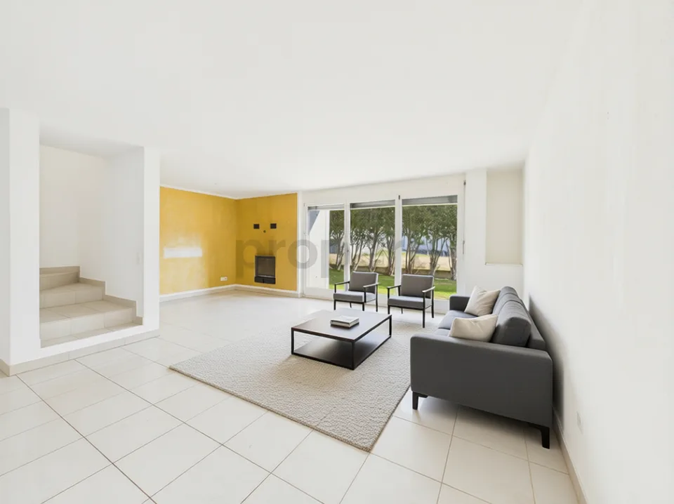 Vendiamo bellissima, generosa casa a Brione sopra Minusio con piscina e giardino. ( No vista Lago)