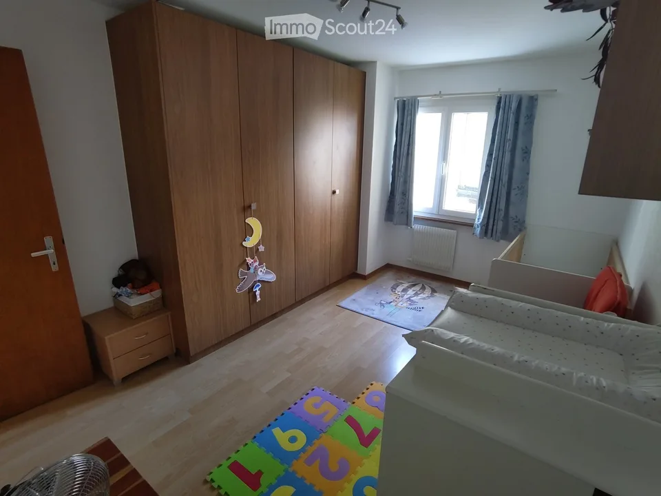 Appartamento 4.5 locali con balcone e bella vista a Fully