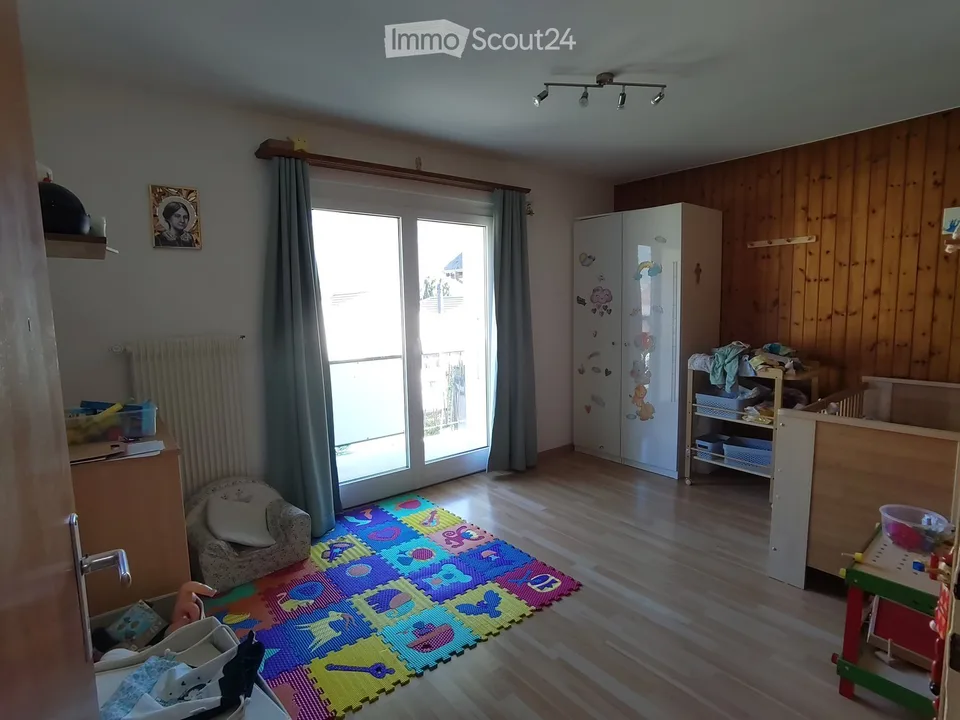 Appartamento 4.5 locali con balcone e bella vista a Fully