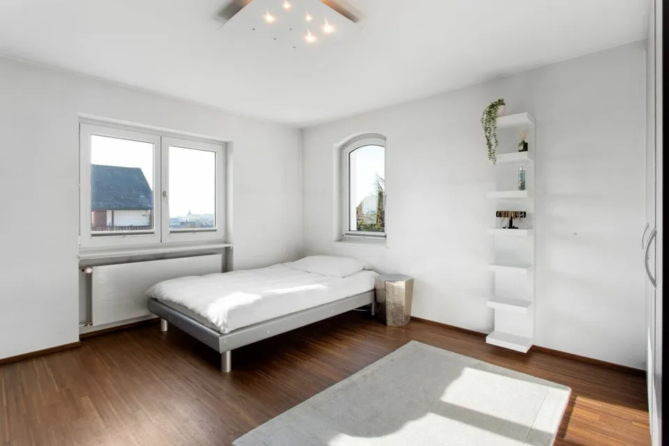 Ampia casa unifamiliare di 10 ½ locali con potenziale di utilizzo versatile! – foto 6 di 20
