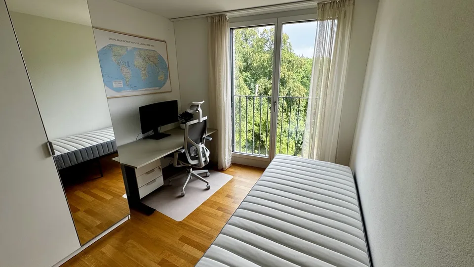 Schönes Zimmer mit Blick ins Grüne