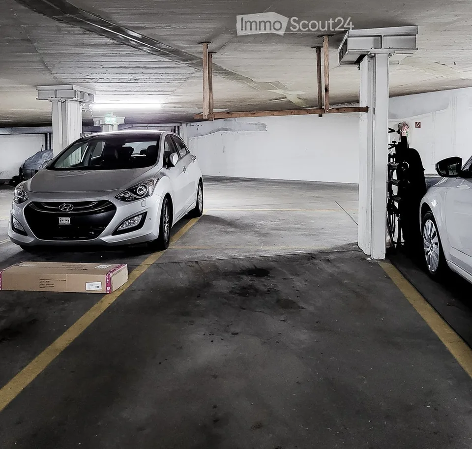 Posto auto in garage sotterraneo a 8102 Oberengstringen