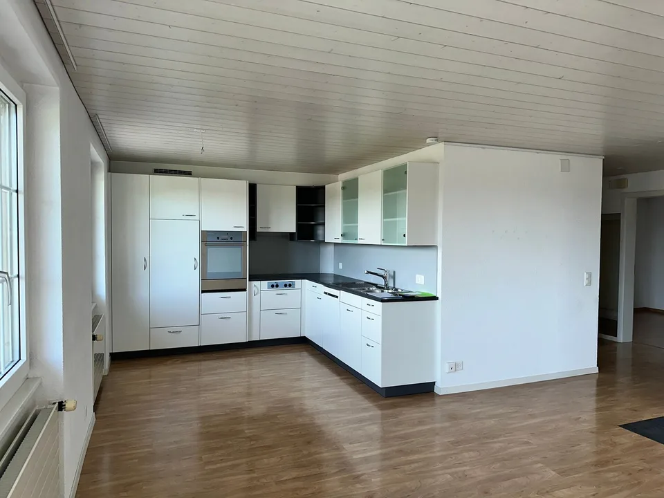 Bel appartement de 5,5 pièces en duplex avec vue imprenable à Grossaffoltern