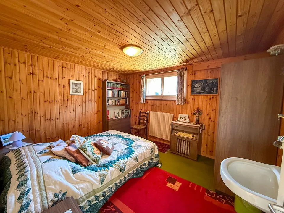 Villa mit großem Potenzial für Renovierung/Wiederaufbau (3 Villen) auf großem Grundstück