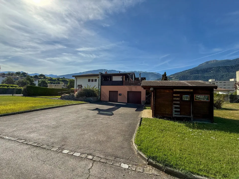 RISERVATO - Villa con grande potenziale di ristrutturazione o ricostruzione (3 ville) su grande terreno – foto 8 di 10