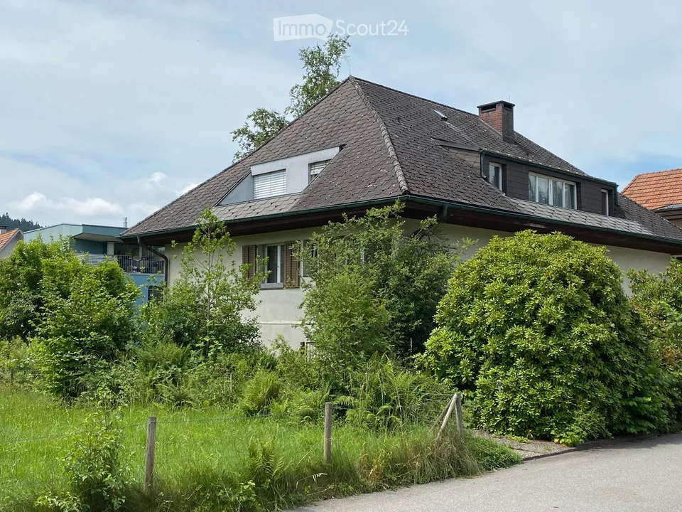 Helle 2.5-Zimmer-Wohnung mit Balkon und schöner Aussicht in Langnau im Emmental