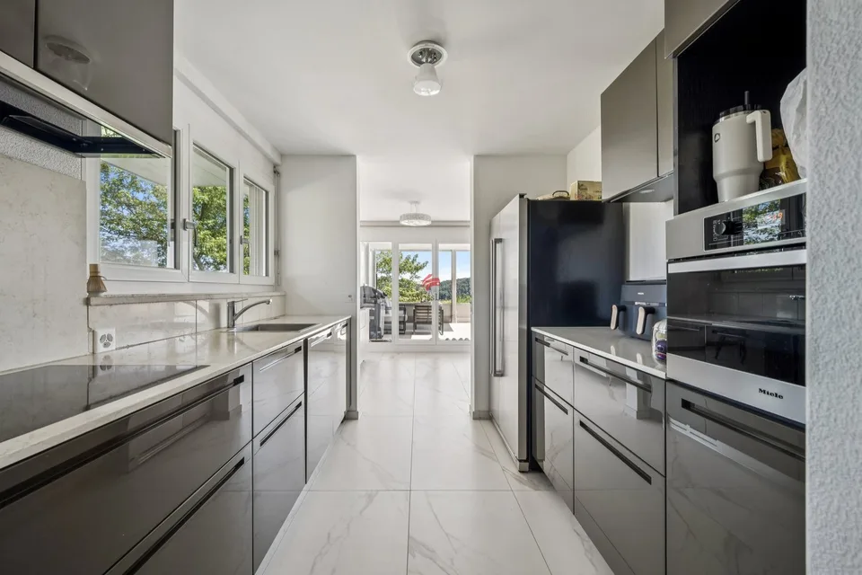Sunny Terrace Apartment - Central and Quiet