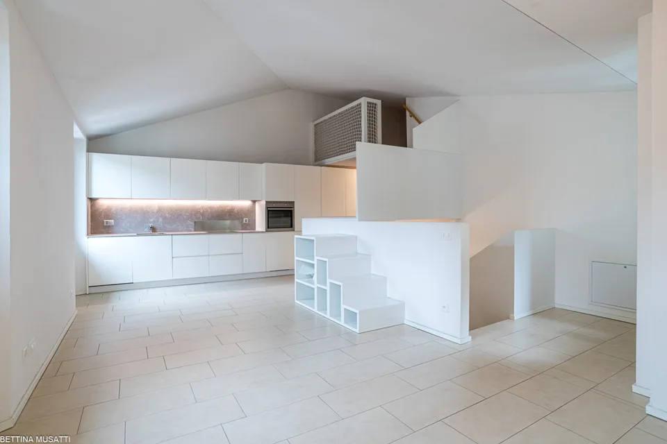 MELANO - 3,5 LOCALI RISTRUTTURATO CON COMFORT MODERNI