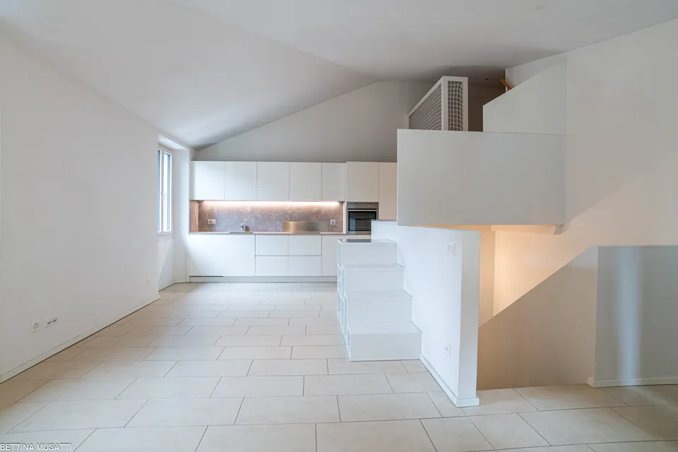 MELANO - 3,5 LOCALI RISTRUTTURATO CON COMFORT MODERNI