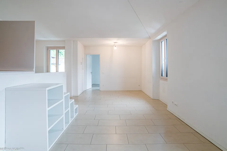 MELANO - 3,5 LOCALI RISTRUTTURATO CON COMFORT MODERNI