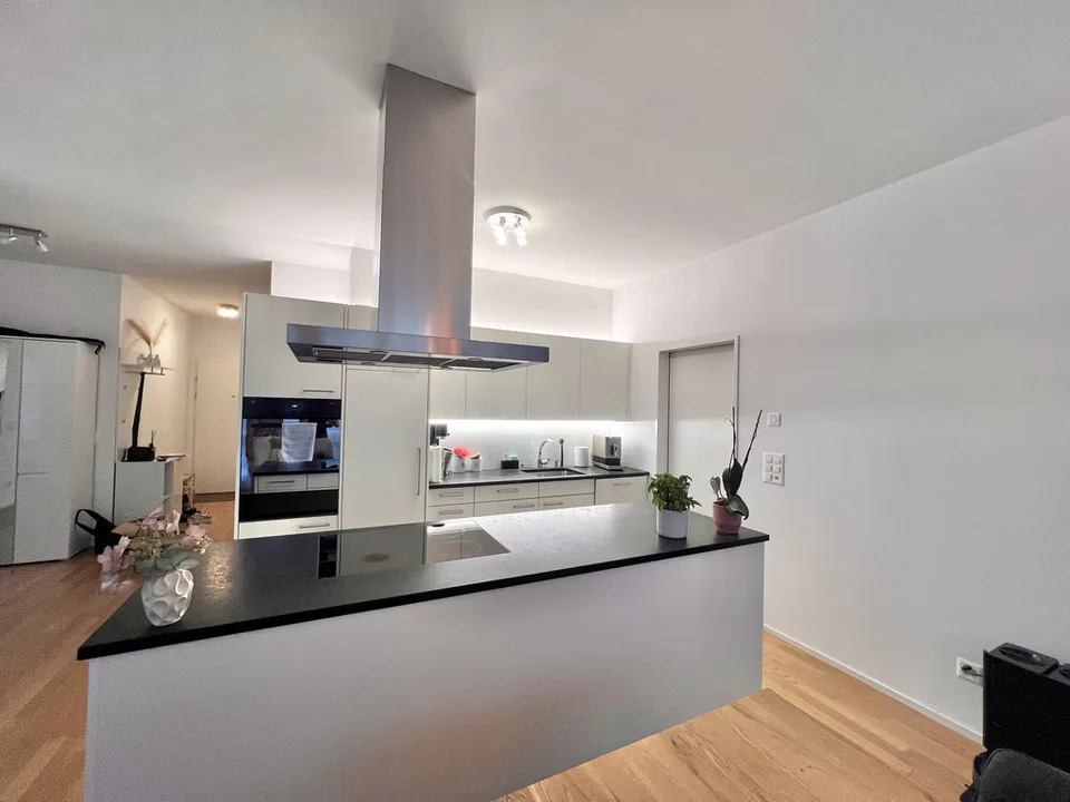 Modern 3.5-room apartment with seating area in a quiet location
