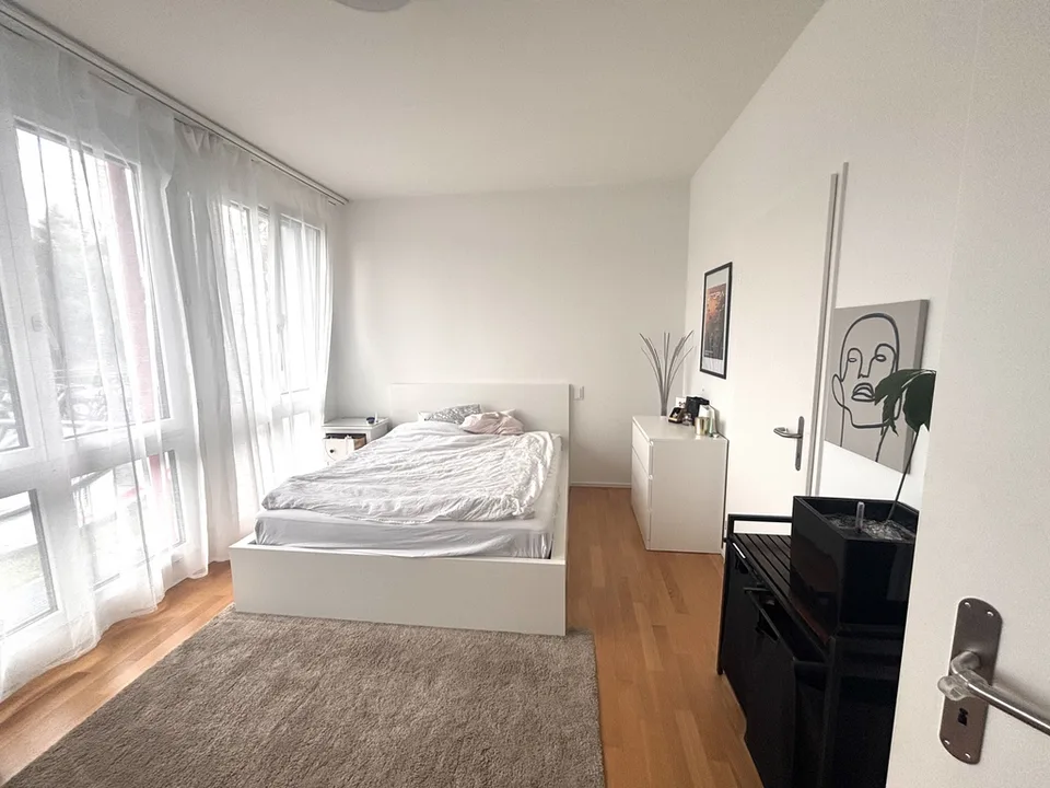 Modern 3.5-room apartment with seating area in a quiet location
