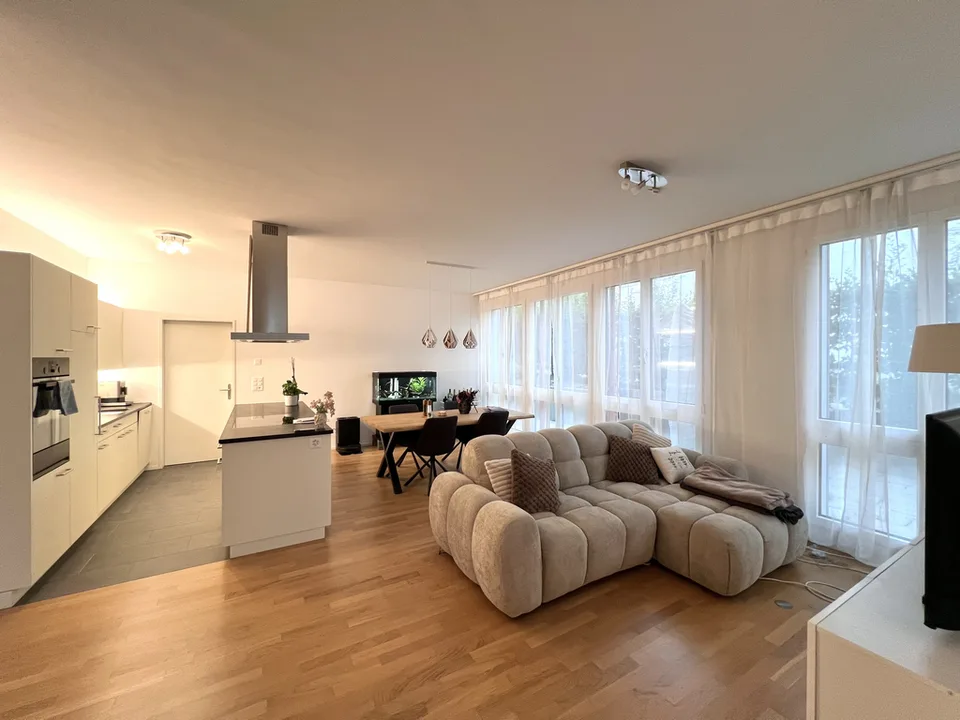 Modern 3.5-room apartment with seating area in a quiet location