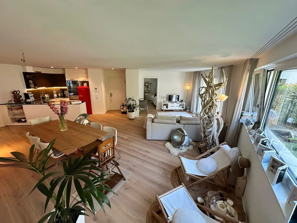 Appartement moderne 4.5 pièces avec espace de jardin à Forch – certifié Minergie