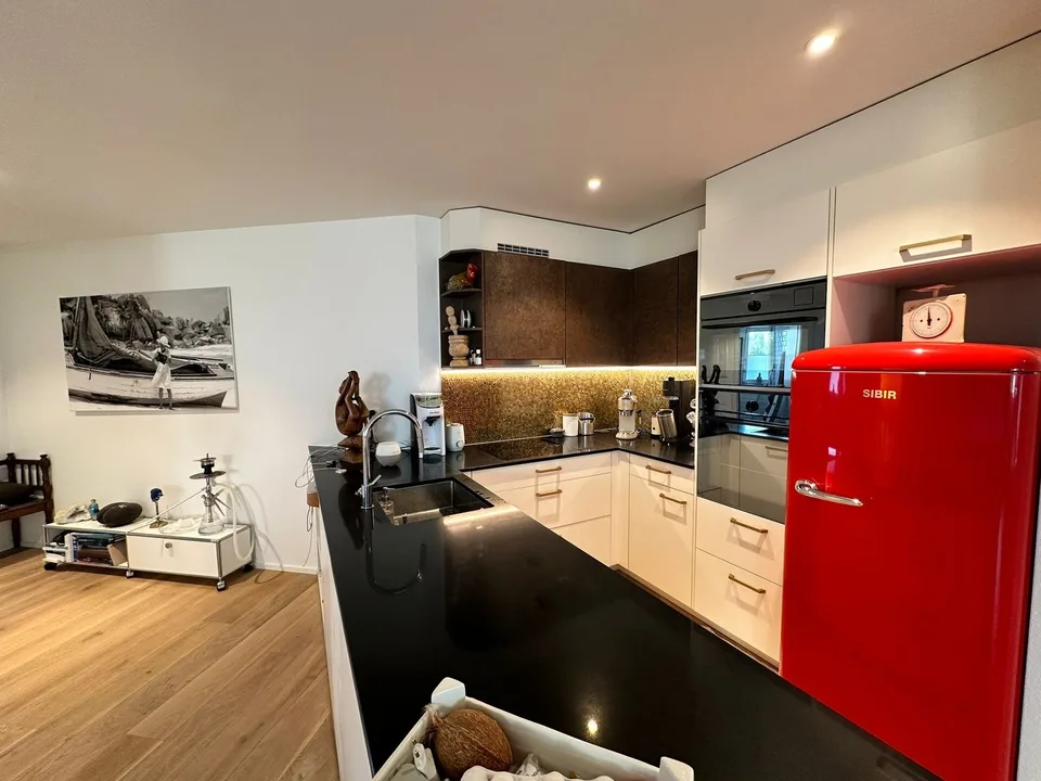 Appartement moderne 4.5 pièces avec espace de jardin à Forch – certifié Minergie