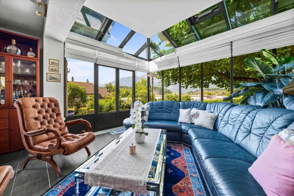 Splendide villa semi-détachée avec grand jardin paysagé. Coup de foudre garanti !
