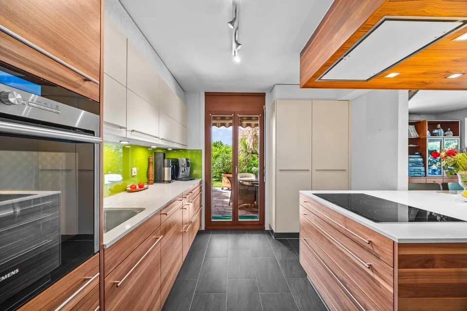 Prächtige Semi-Detached-Villa mit großem landschaftlich gestaltetem Garten. Liebe auf den ersten Blick! – Foto 8 von 13