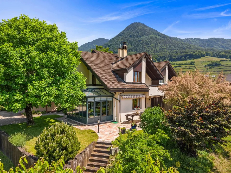 Splendide villa semi-détachée avec grand jardin paysagé. Coup de foudre garanti !