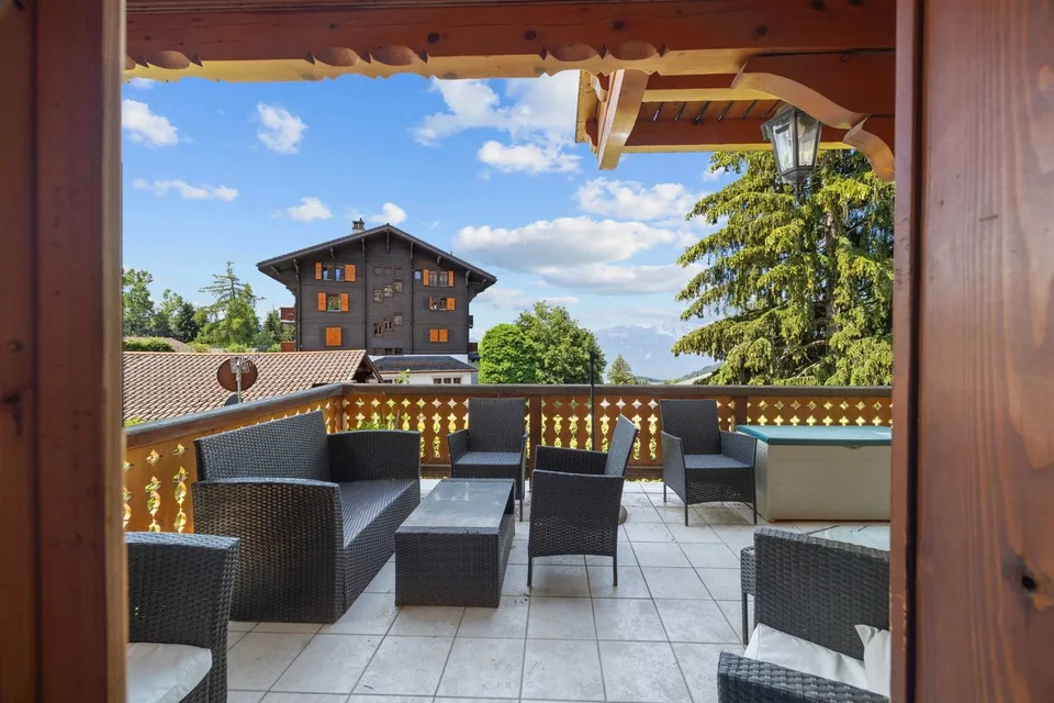 Duplex apartment with 5 rooms in the center of the village!