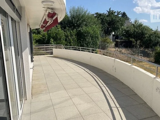 Wohnung 3.5 Zimmer Erdgeschoss, Balkon und Garten