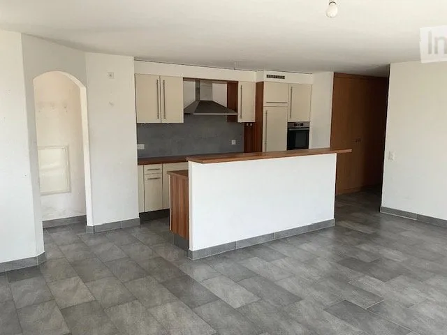 Wohnung 3.5 Zimmer Erdgeschoss, Balkon und Garten
