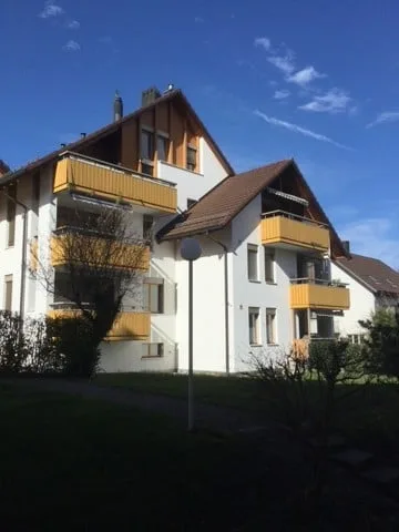 Schöne 2.5-ZWG mit Balkon