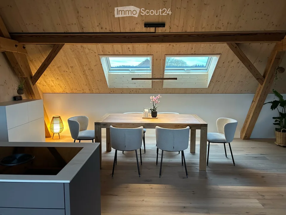 Appartement mansardé spacieux et magnifique dans une ferme rénovée à Herzogenbuchsee, quartier d'Oberönz