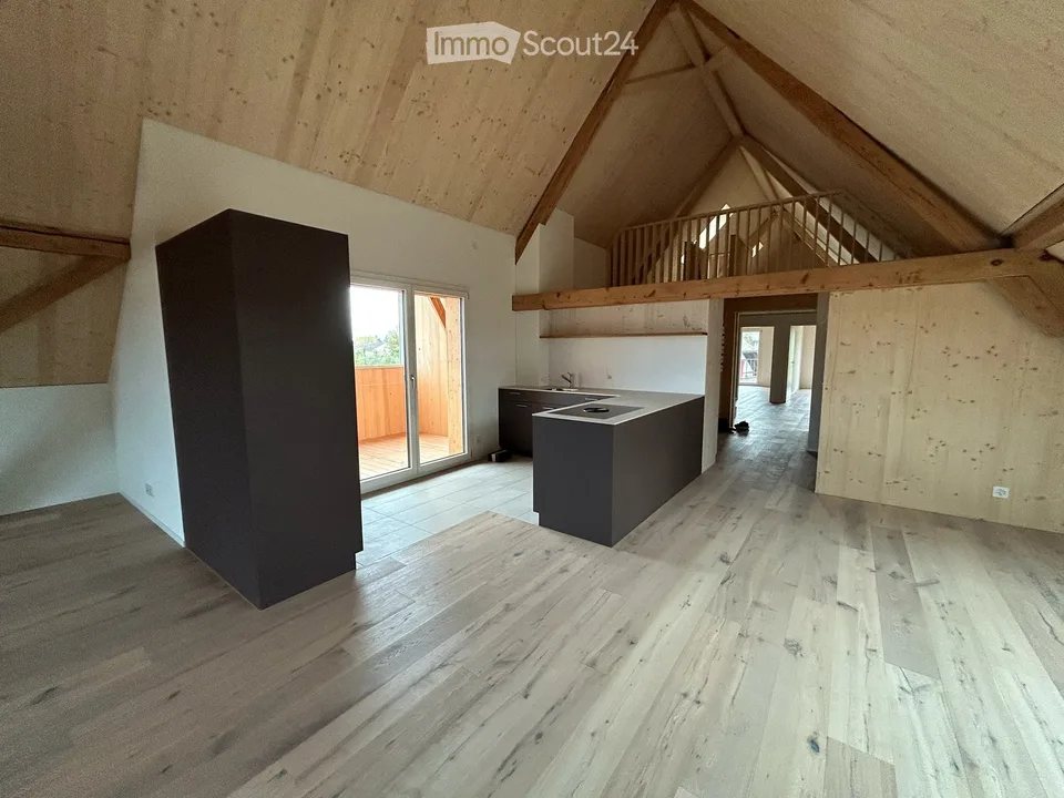 Appartement mansardé spacieux et magnifique dans une ferme rénovée à Herzogenbuchsee, quartier d'Oberönz