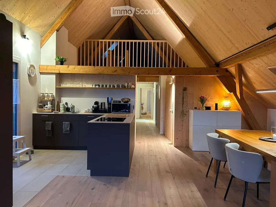 Wunderschöne, grosszügige Dachwohnung in renoviertem Bauernhaus in Herzogenbuchsee, Ortsteil Oberönz