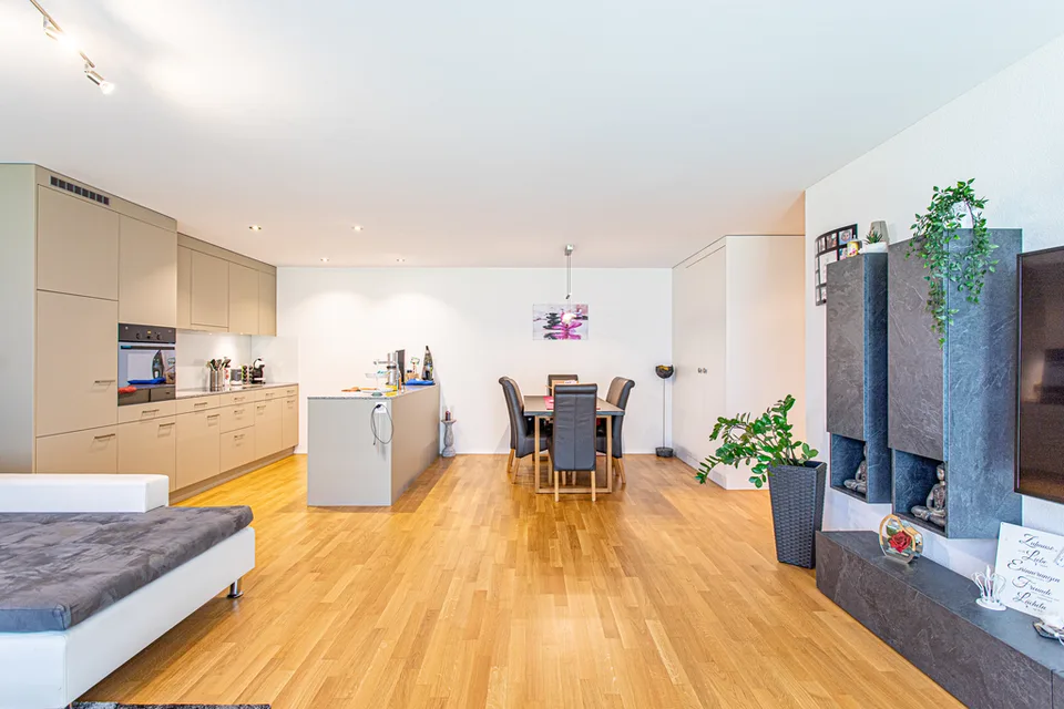 HELLE und MODERNE 3.5 Zimmer-Wohnung