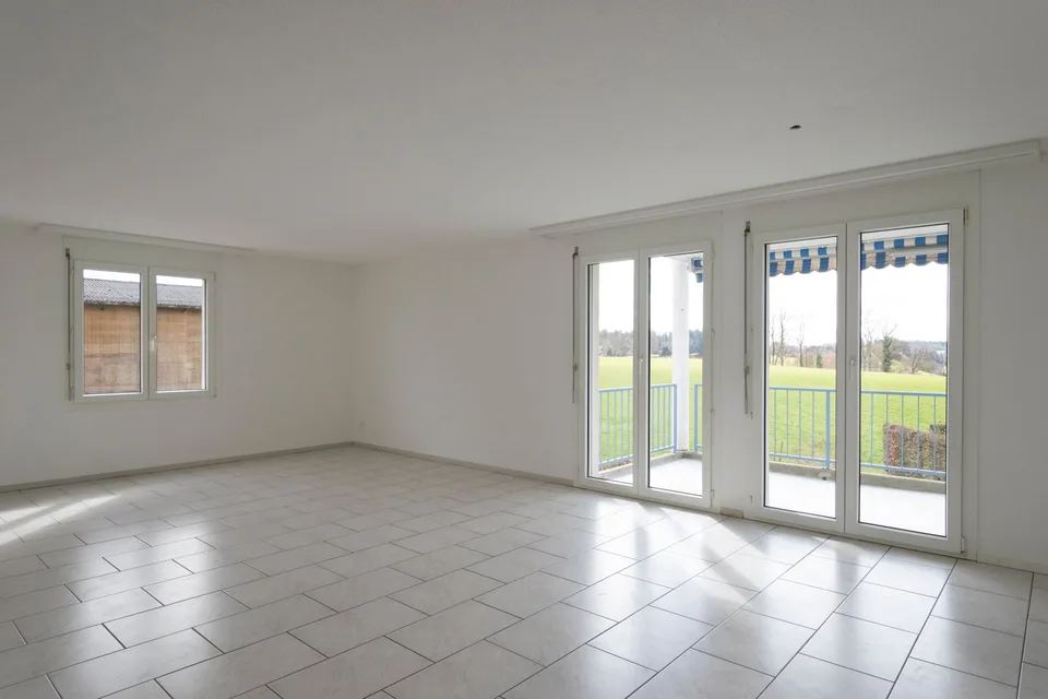 Helle, offene 4.5-Zimmer-Wohnung mit grosszügigem Balkon an ruhiger Lage