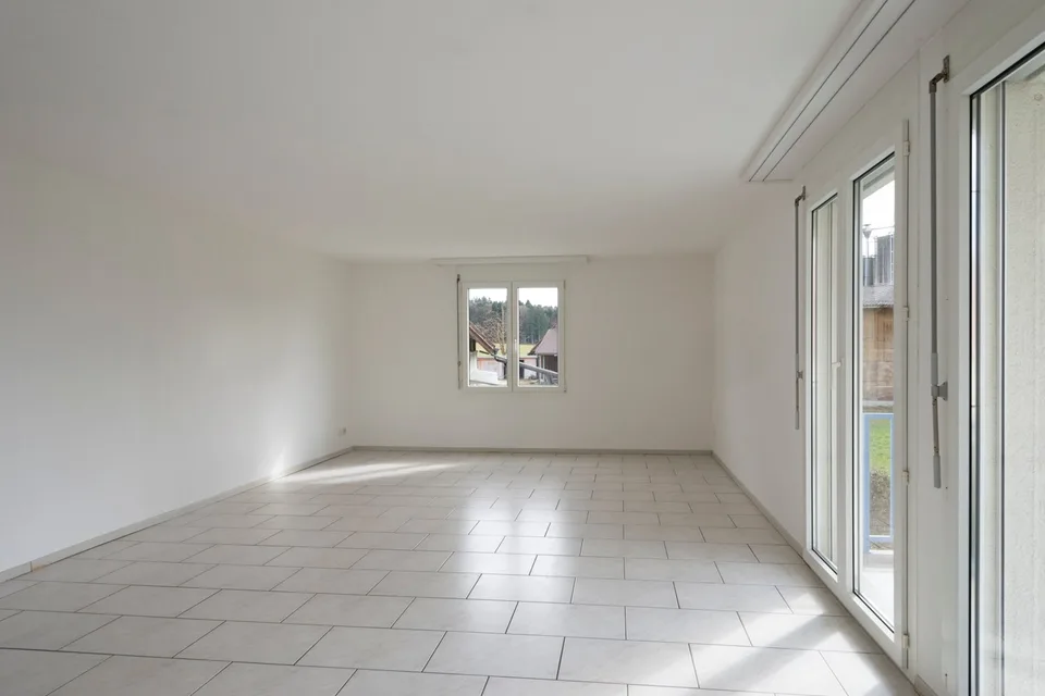 Appartamento luminoso e spazioso di 4,5 locali con balcone ampio in una zona tranquilla