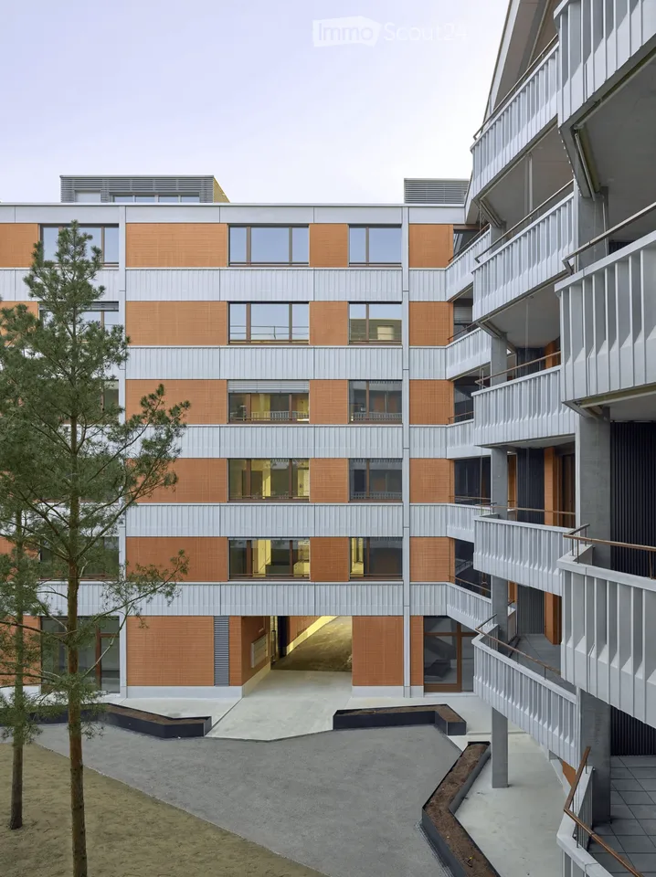 Moderne 2.5-Zimmer-Wohnung mit Balkon in Dübendorf