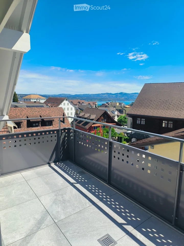Moderne 1.5-Zimmer-Wohnung in Wollerau – Neubau mit Balkon und schöner Aussicht