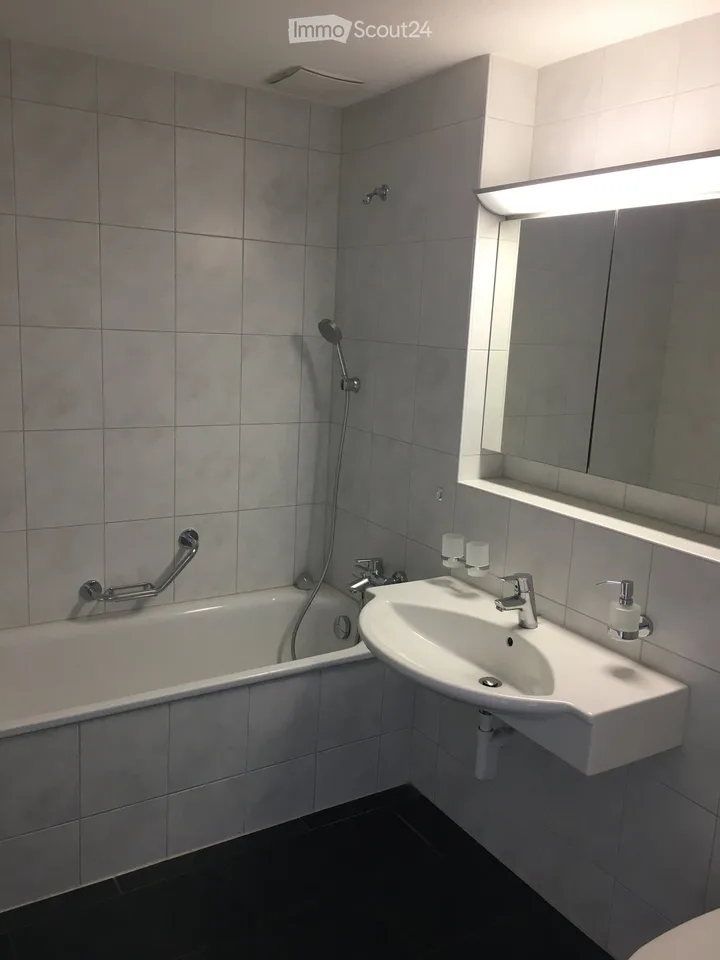 Appartement moderne 3.5 pièces en attique avec grand balcon à Jegenstorf