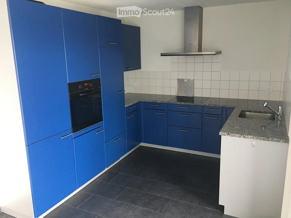 Moderne 3.5-Zimmer-Attika-Wohnung mit grossem Balkon in Jegenstorf